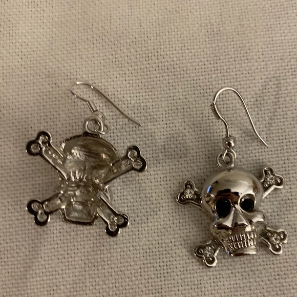 Skull hanging earrings - Picture 2 of 2